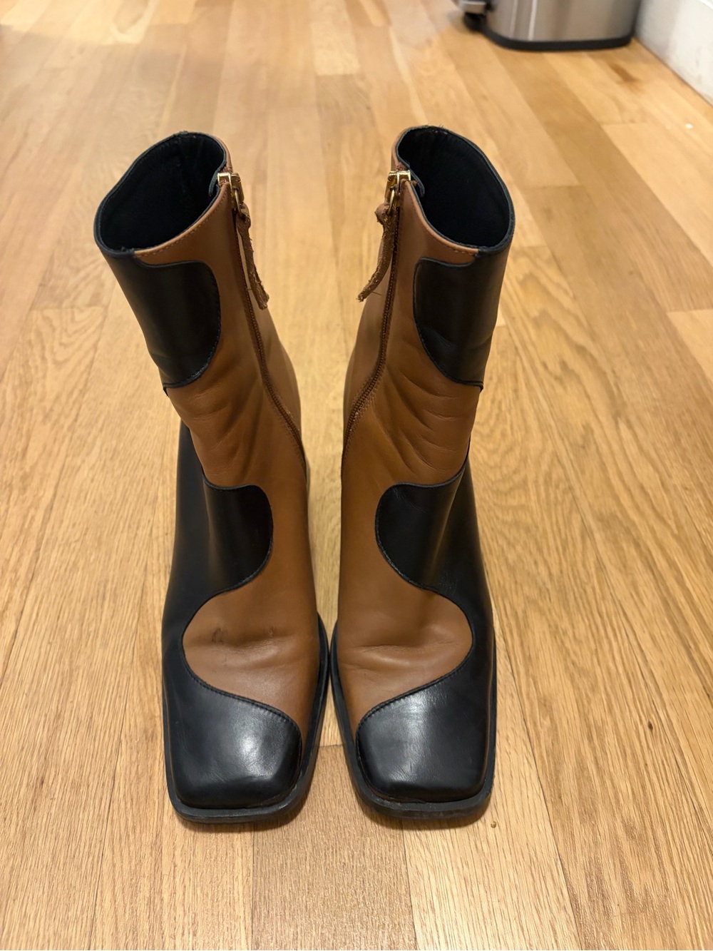 ALOHAS Two-Tone Brown and Black Lace-Up Ankle Boots